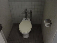 武蔵野陸上競技場　外トイレ