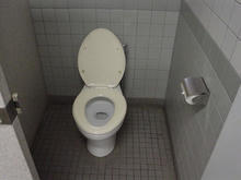 武蔵野陸上競技場　外トイレ