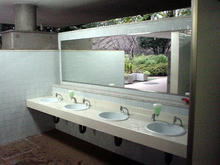昭和記念公園　桜の園トイレ