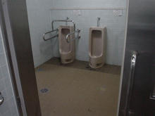 昭和記念公園　桜の園男性用多目的トイレ