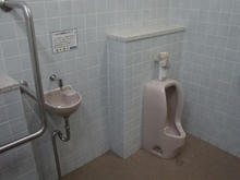 昭和記念公園　桜の園男性用多目的トイレ