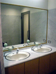 東京都写真美術館　1階ホールトイレ