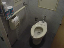 東京都写真美術館　1階ホールトイレ