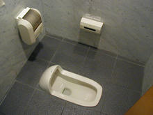 東京都写真美術館　1階ホールトイレ