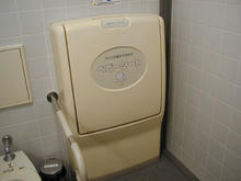 東京都写真美術館　1階ホール多目的トイレ