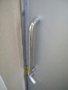 多目的トイレのドア