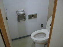 多摩平の森ふれあい館　1階トイレ