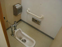 多摩平の森ふれあい館　1階トイレ