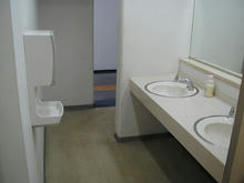 多摩平の森ふれあい館　1階トイレ