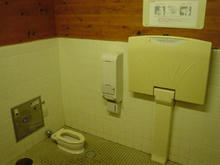 小金井公園　槻の木広場多目的トイレ