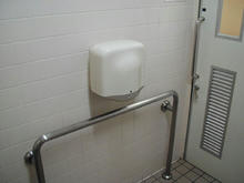 ライフ中野駅前店 2階多目的トイレ