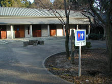 多磨霊園 休憩所