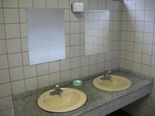 多磨霊園 休憩所トイレ