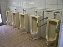 多磨霊園 休憩所トイレ