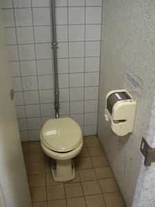 多磨霊園 休憩所トイレ