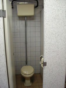 多磨霊園 休憩所トイレ