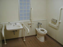 稲城北緑地公園東多目的トイレ