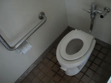 稲城北緑地公園西トイレ