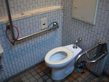 紅葉山公園多目的トイレ