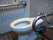 紅葉山公園多目的トイレ