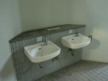 多磨霊園　名誉霊域通りトイレ