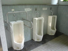 多磨霊園　名誉霊域通りトイレ