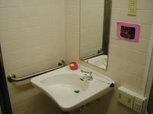 ひばりが丘公民館　多目的トイレ