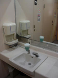 丸正北新宿店 バックヤードトイレ