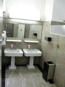 日本橋三越本店　本館2階北西トイレ