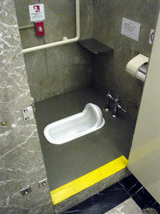 日本橋三越本店　本館2階北西トイレ