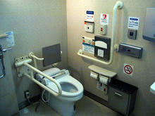 日本橋三越本店　本館2階北西多目的トイレ