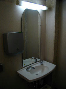 日本橋三越本店　本館2階北西多目的トイレ