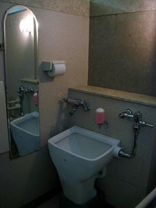 日本橋三越本店　本館2階北西多目的トイレ