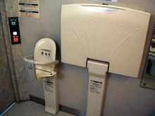 日本橋三越本店　本館2階北西多目的トイレ