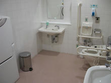 島忠ホームズ小平店 1階多目的トイレ