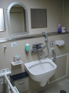 宮前図書館 1階多目的トイレ