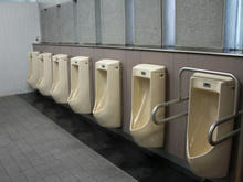 飛田給駅前トイレ