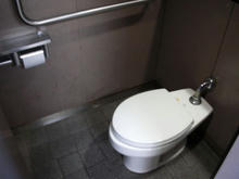 飛田給駅前トイレ