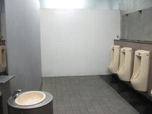 飛田給駅前トイレ