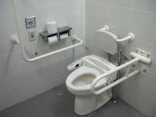 高幡不動尊金剛寺 多目的トイレ