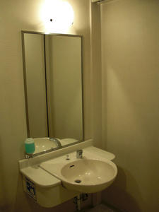 紀伊国屋書店　新宿南店　1階多目的トイレ