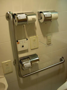 紀伊国屋書店　新宿南店　3階トイレ
