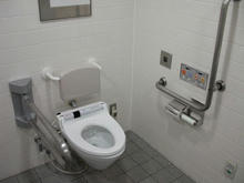 高井戸駅コンコース 多目的トイレ