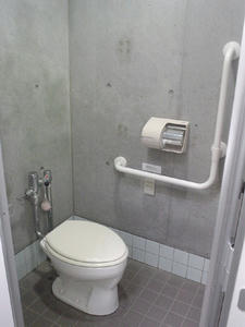 中目黒公園 花と緑の学習館 外トイレ