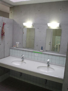 中目黒公園 花と緑の学習館 外トイレ