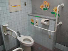 中目黒公園　花と緑の学習館　外多目的トイレ