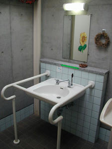 中目黒公園　花と緑の学習館　外多目的トイレ