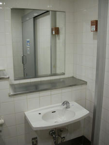 小田急エース(新宿西口地下道)の多目的トイレ