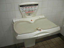 小田急エース(新宿西口地下道)の多目的トイレ