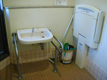 田中町住宅第一公園多目的トイレ